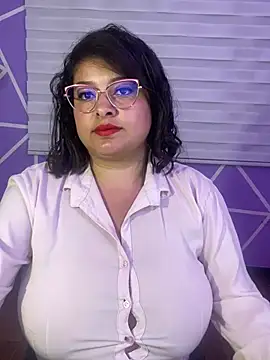 MiiaaJoness webcam