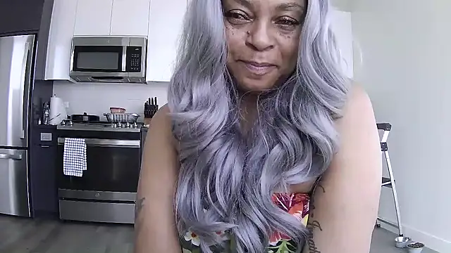msweetlindaparks (F mature) - SHOWER PLAY