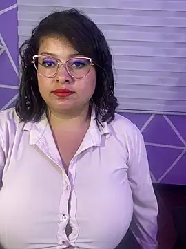 MiiaaJoness webcam