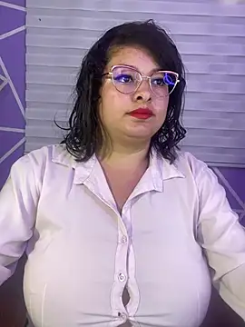 MiiaaJoness webcam