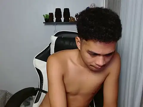 curlyasian_njxx