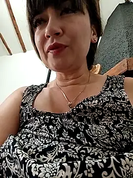 tata_sanz_ live cam on StripChat