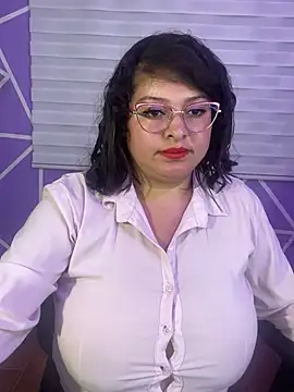 MiiaaJoness webcam
