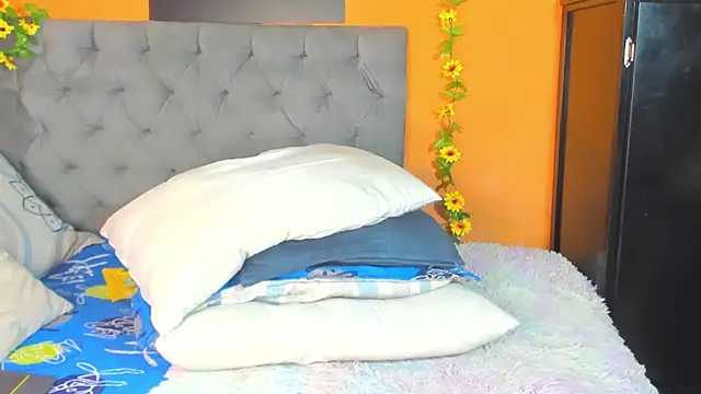 nahiroby_ebony webcam