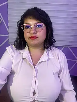 MiiaaJoness live cam on StripChat