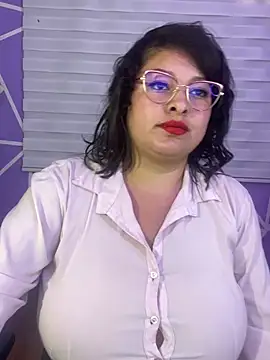 MiiaaJoness live cam on StripChat