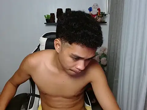 curlyasian_njxx webcam