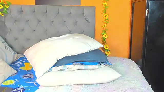 nahiroby_ebony webcam