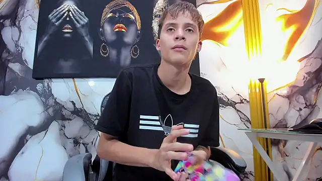 mono_blonde webcam