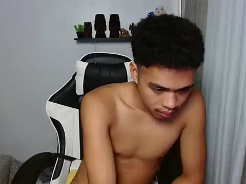 curlyasian_njxx webcam