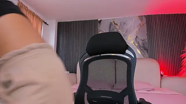 CarolineFyre webcam