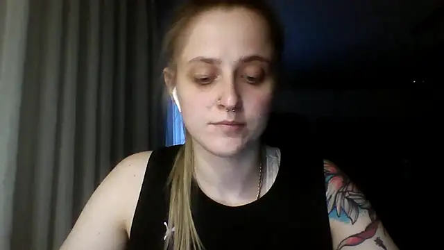 LeaWetGirl webcam