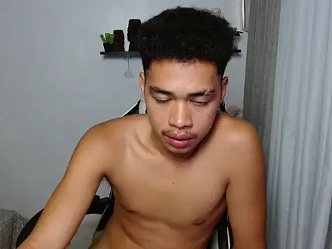 curlyasian_njxx webcam