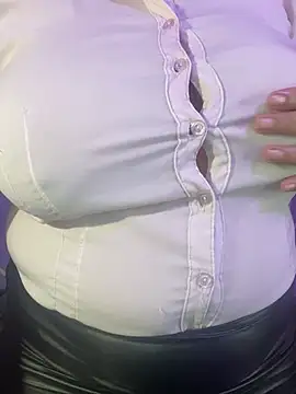 MiiaaJoness webcam