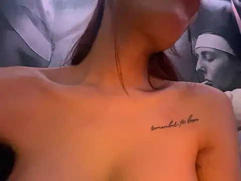 itsmekarinaaa live cam on StripChat