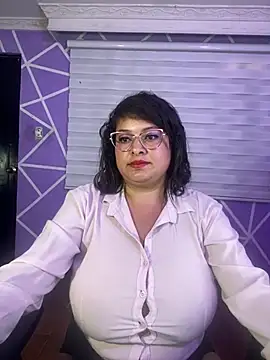 MiiaaJoness webcam