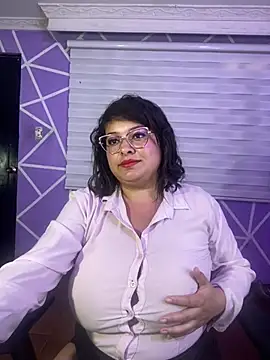 MiiaaJoness webcam