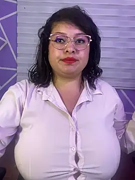 MiiaaJoness webcam