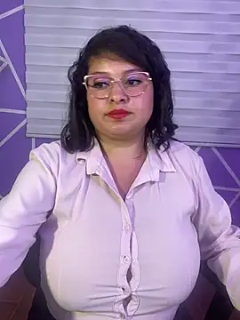 MiiaaJoness webcam