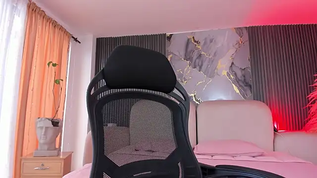 CarolineFyre webcam