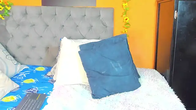 nahiroby_ebony webcam