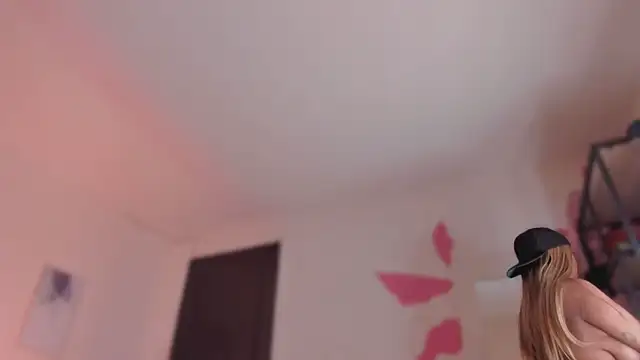 YariRose webcam