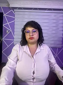MiiaaJoness webcam