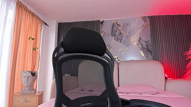 CarolineFyre live cam on StripChat