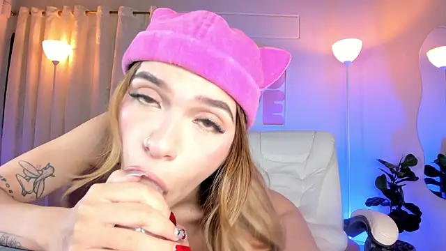 NaughtyAnggel live cam on StripChat