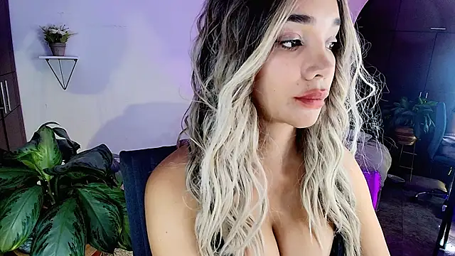Dahnia_cruz live cam
