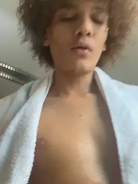 Max_Rain live cam on StripChat