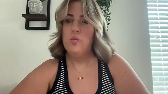 MsBelleWarick webcam