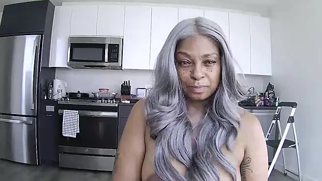 msweetlindaparks (F mature) - SHOWER PLAY