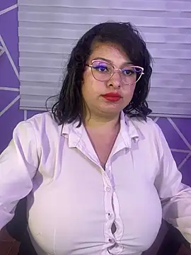 MiiaaJoness webcam