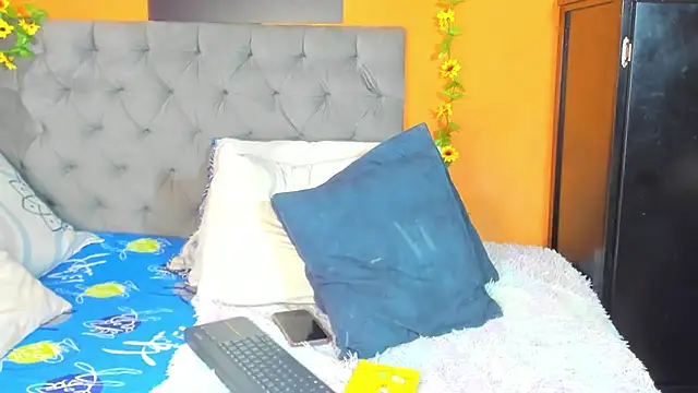 nahiroby_ebony webcam