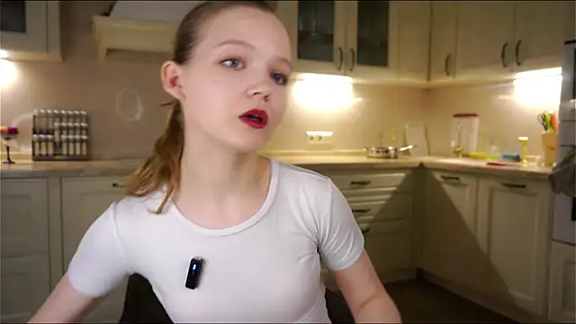 naomifess (F teen) - Squeze my ass