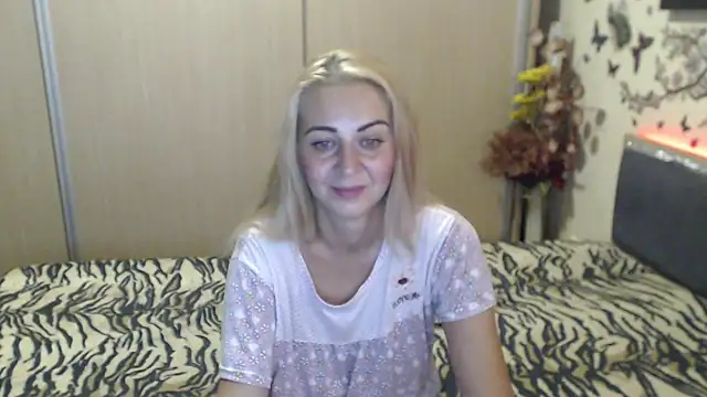 MirabelaSweet live cam on StripChat