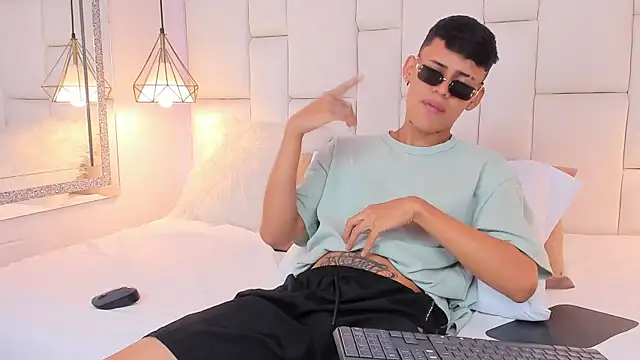 JacobFerrer live cam on StripChat