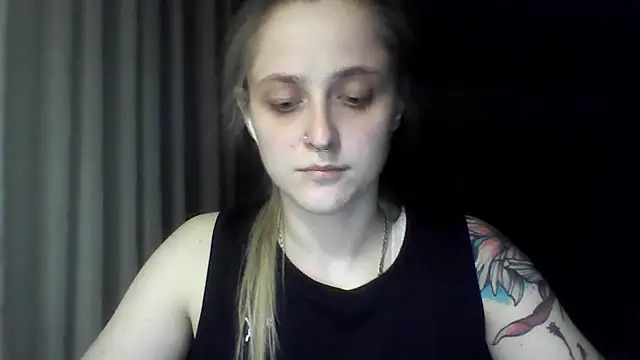 LeaWetGirl webcam