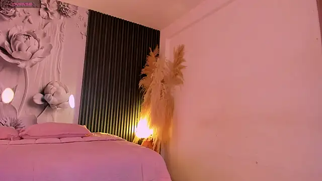 CarolineFyre webcam