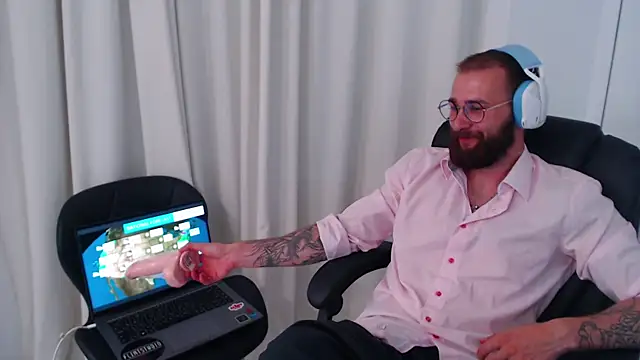 Chris_Dragon webcam