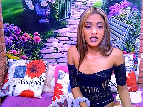 IndianPretty14u2Luv webcam