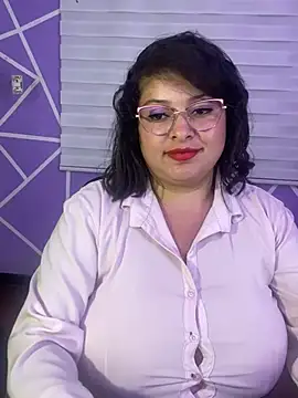 MiiaaJoness webcam