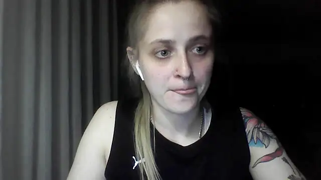 LeaWetGirl webcam
