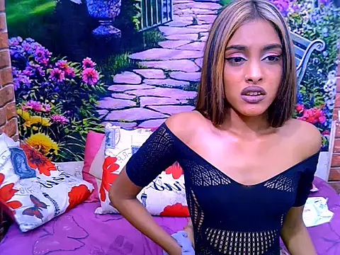 IndianPretty14u2Luv webcam