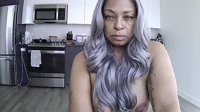 msweetlindaparks (F mature) - SHOWER PLAY