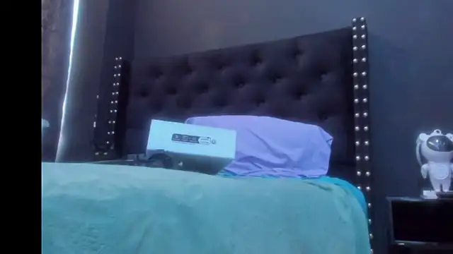 amareto_queen live cam on StripChat