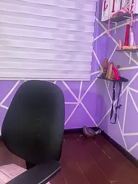 MiiaaJoness webcam