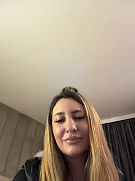 YaaraCollins live cam on StripChat