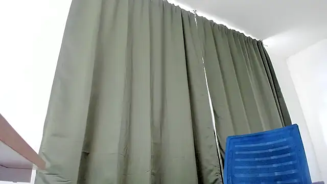 Lucia_Fuster live cam on StripChat